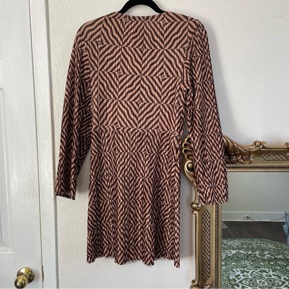 NWT Zara Geometric Printed Brown Pleated Dress - Picture 4 of 8